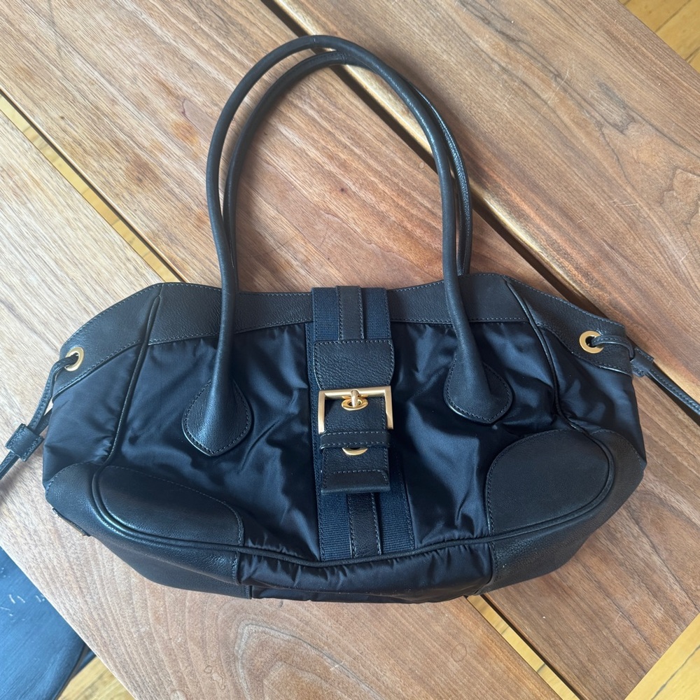Prada Black Shoulder Bag with Classic Design and Gold Buckle - Picture 2 of 5